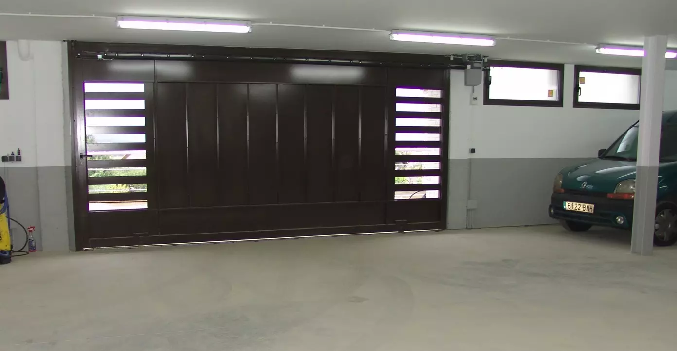 puerta garaje corredera Puertas correderas garaje Bilbao